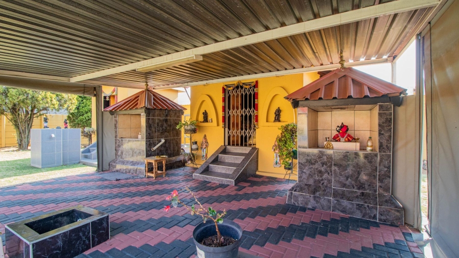 4 Bedroom Property for Sale in Mackenzie Park Gauteng