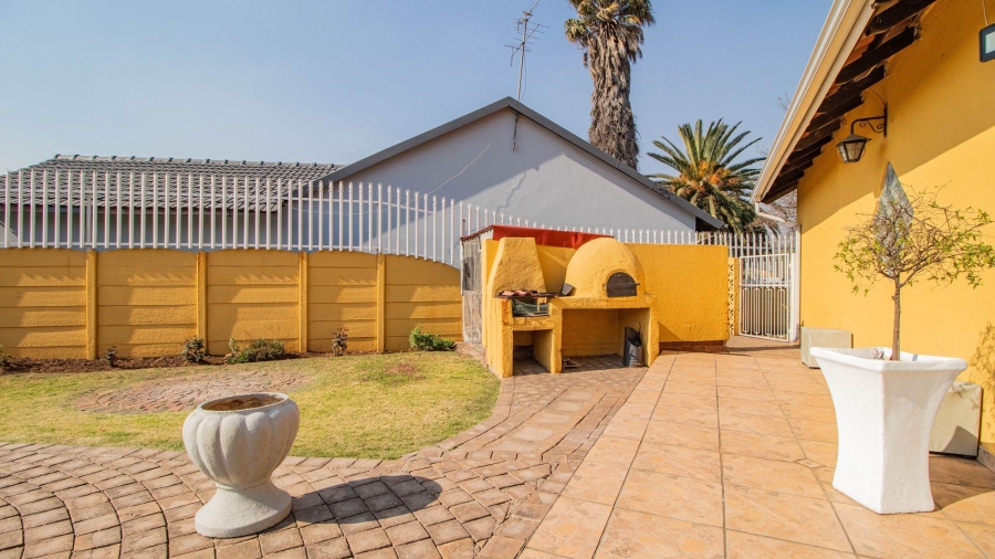 4 Bedroom Property for Sale in Mackenzie Park Gauteng