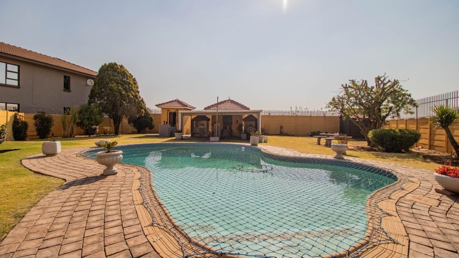 4 Bedroom Property for Sale in Mackenzie Park Gauteng