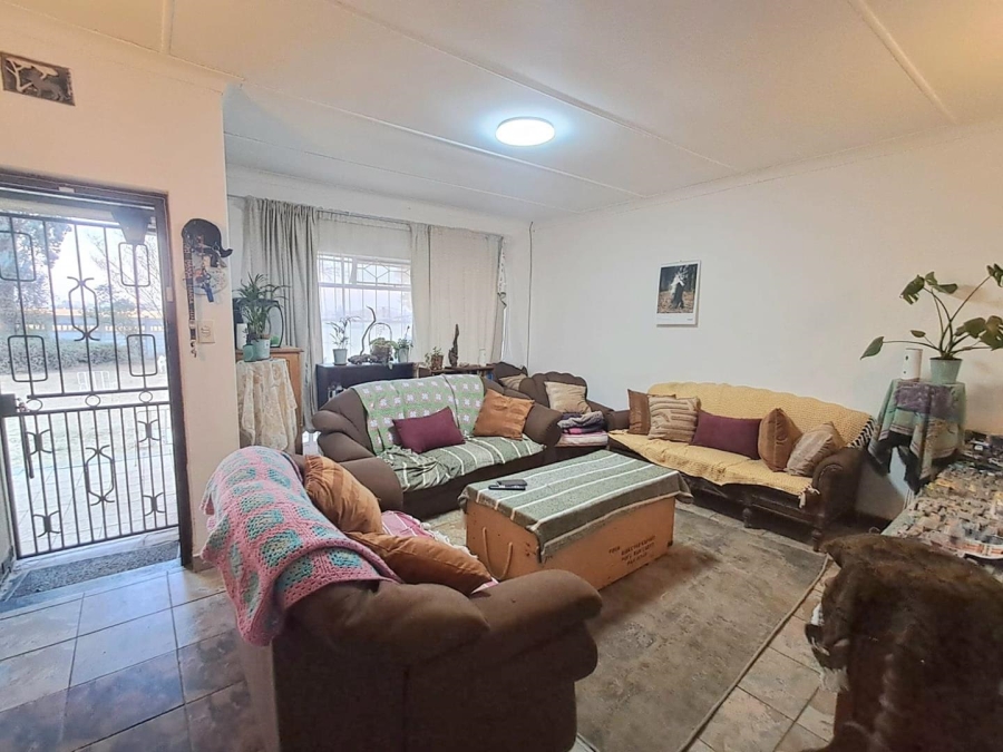 To Let 4 Bedroom Property for Rent in Brackenhurst Gauteng