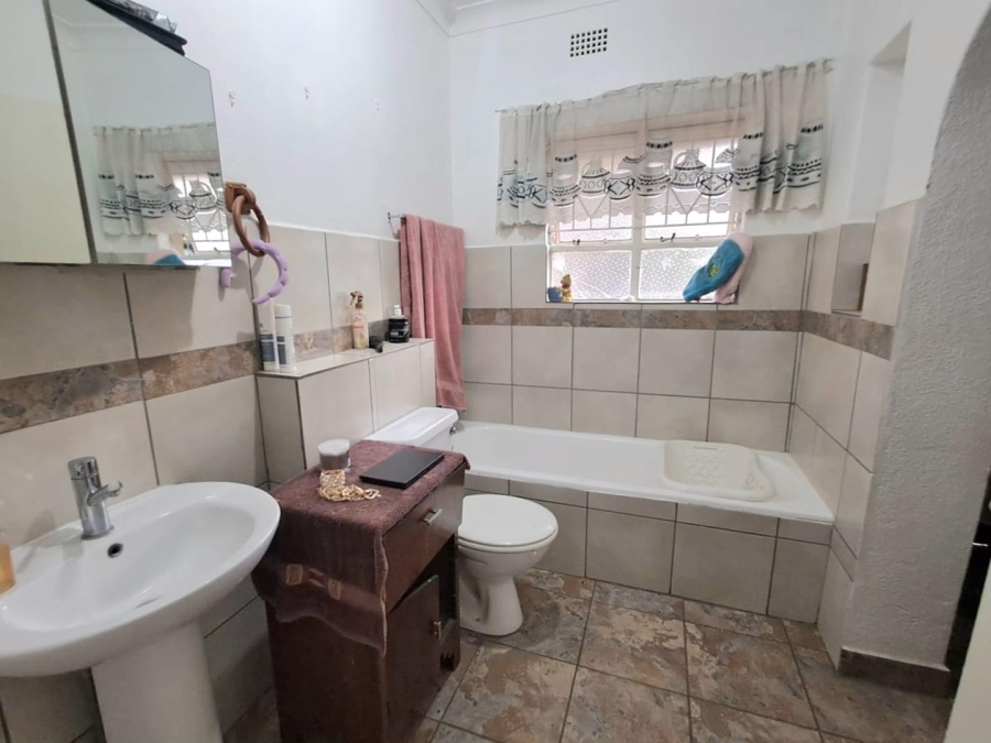 To Let 4 Bedroom Property for Rent in Brackenhurst Gauteng
