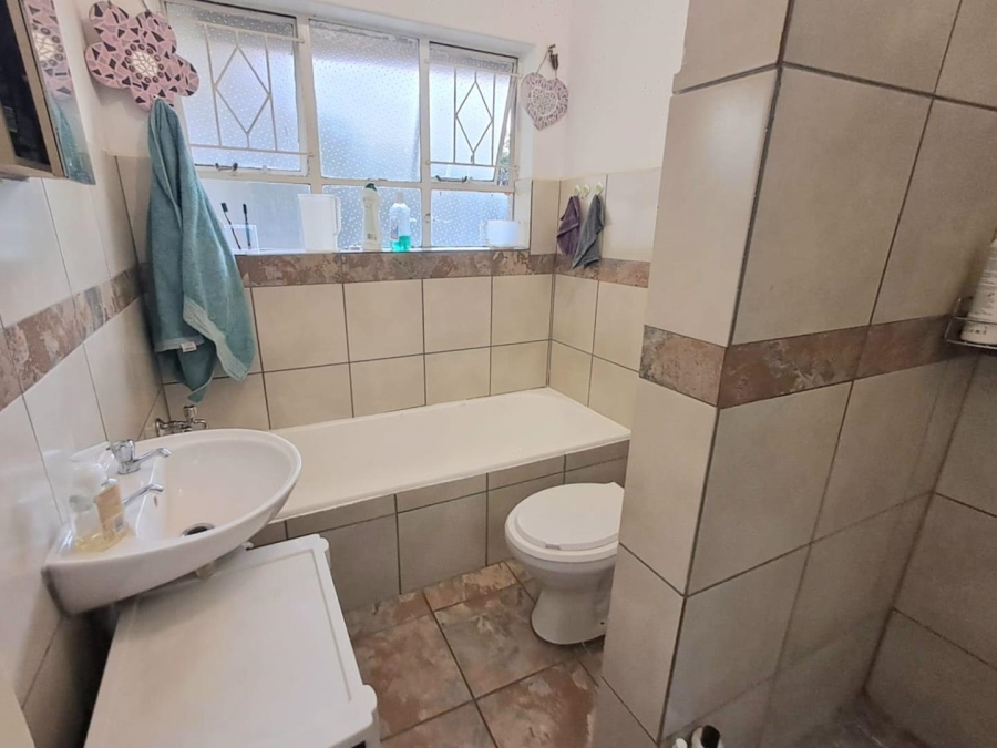 To Let 4 Bedroom Property for Rent in Brackenhurst Gauteng
