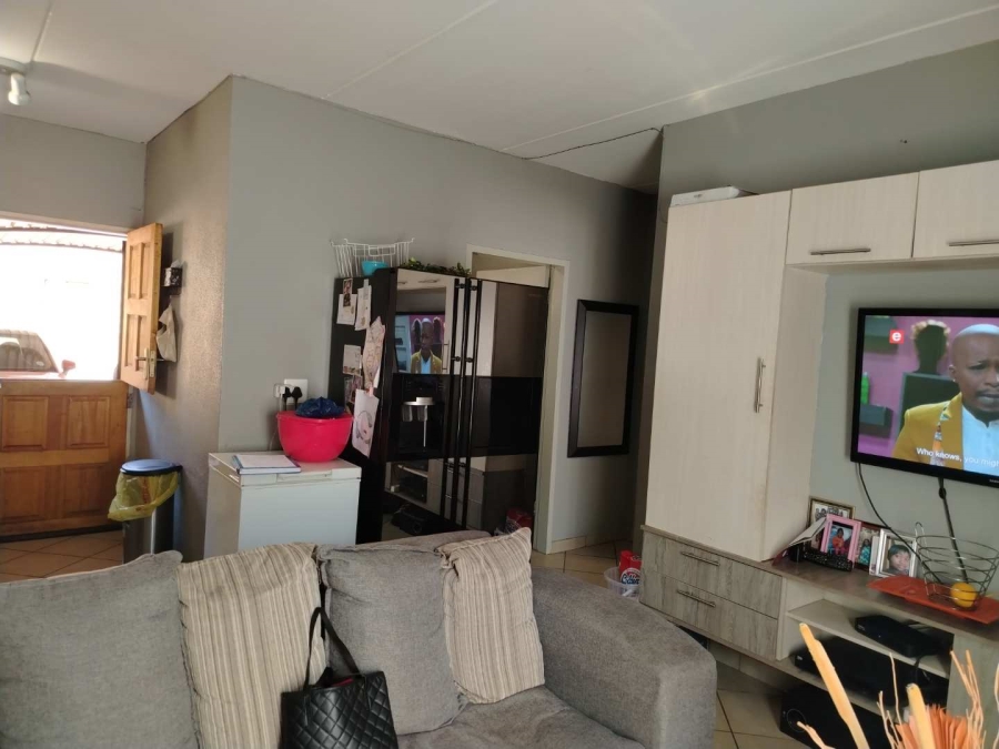 2 Bedroom Property for Sale in Lotus Gardens Gauteng