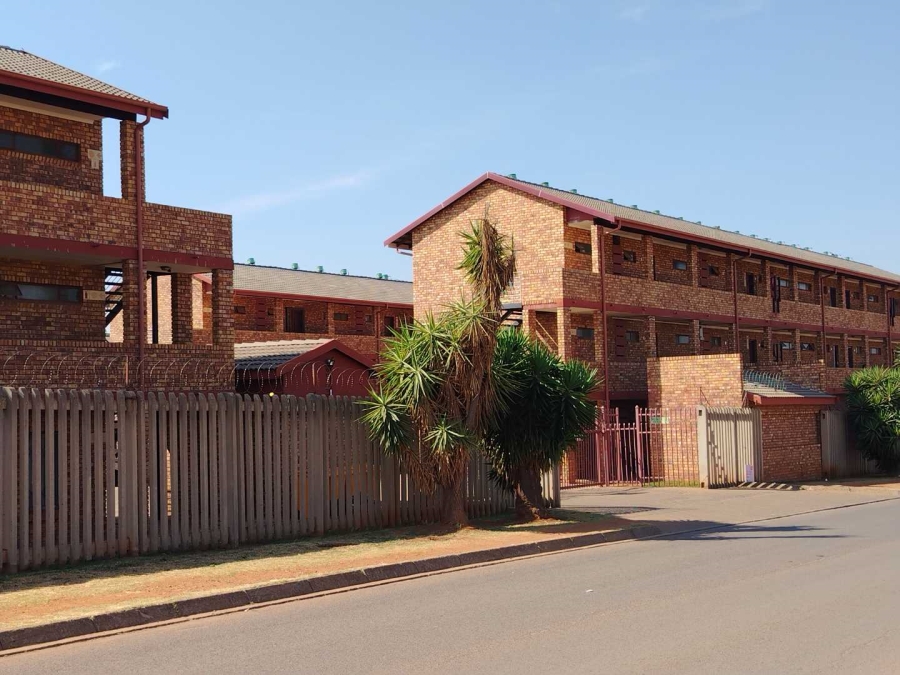 2 Bedroom Property for Sale in Lotus Gardens Gauteng