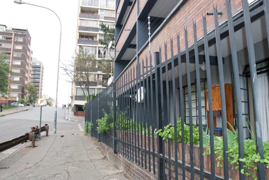 To Let 2 Bedroom Property for Rent in Hillbrow Gauteng