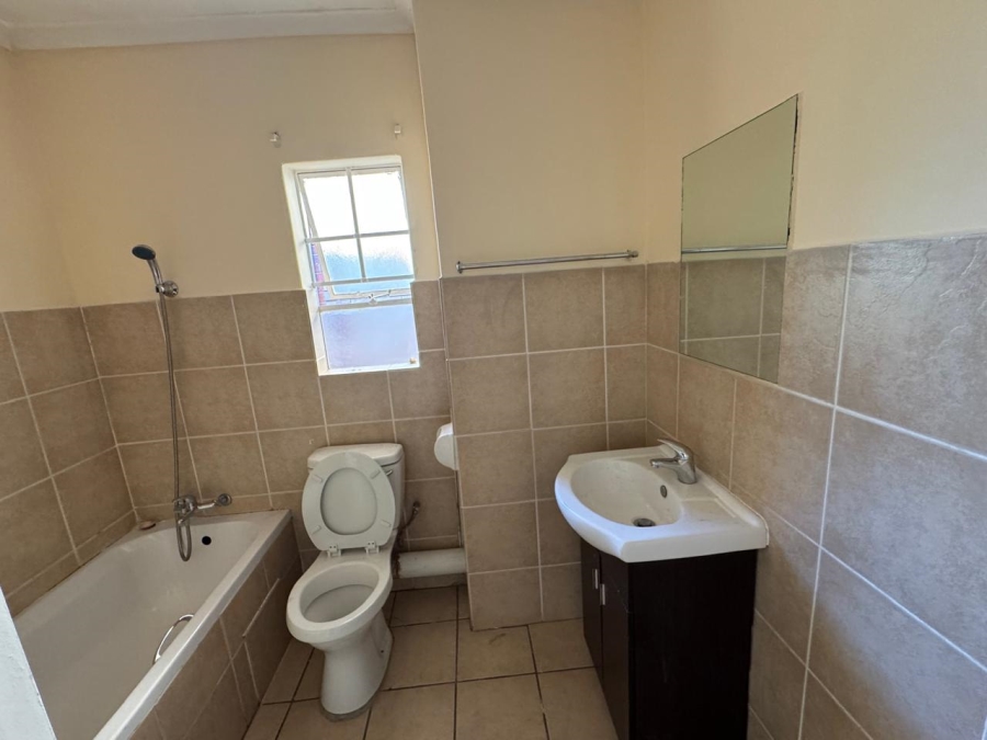 To Let 2 Bedroom Property for Rent in Noordwyk Gauteng