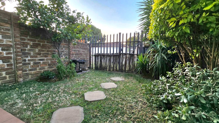 To Let 2 Bedroom Property for Rent in Randhart Gauteng