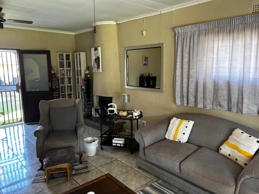 3 Bedroom Property for Sale in Brackendowns Gauteng