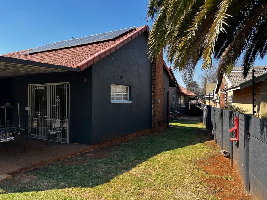 3 Bedroom Property for Sale in Brackendowns Gauteng