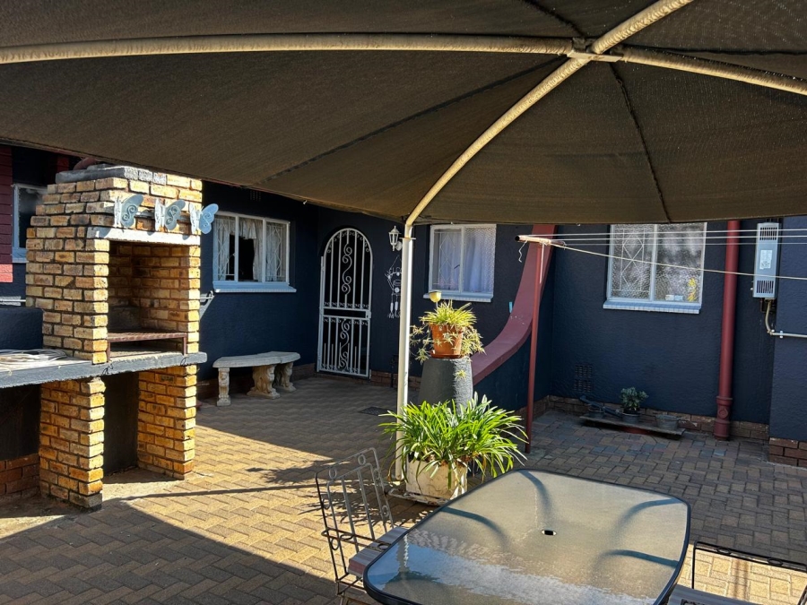 3 Bedroom Property for Sale in Brackendowns Gauteng