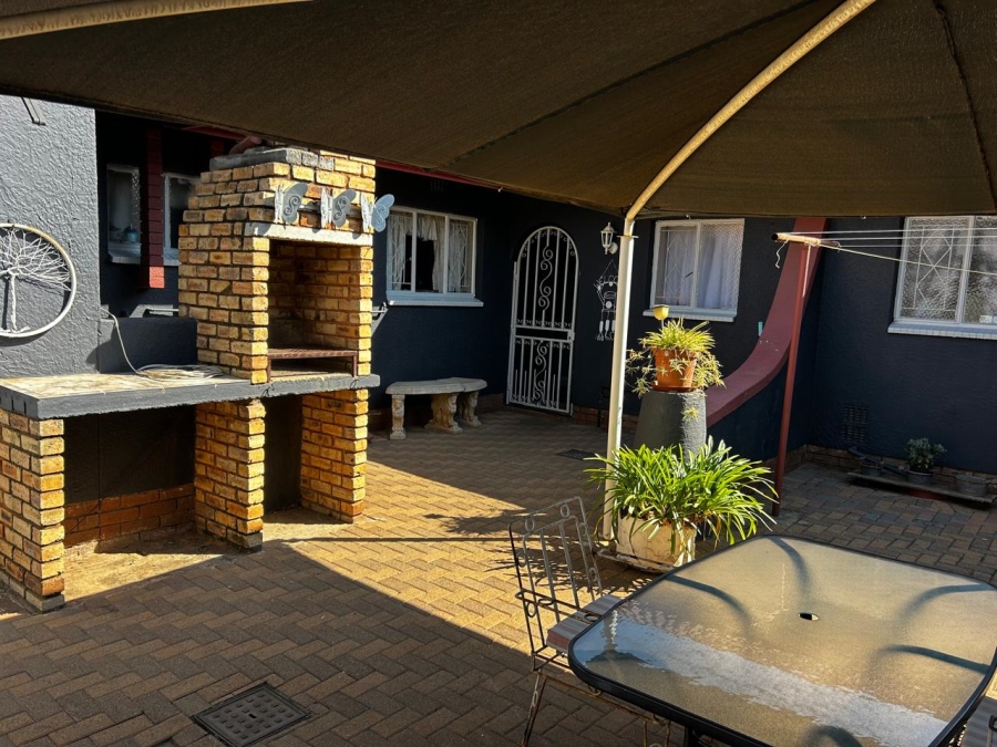 3 Bedroom Property for Sale in Brackendowns Gauteng