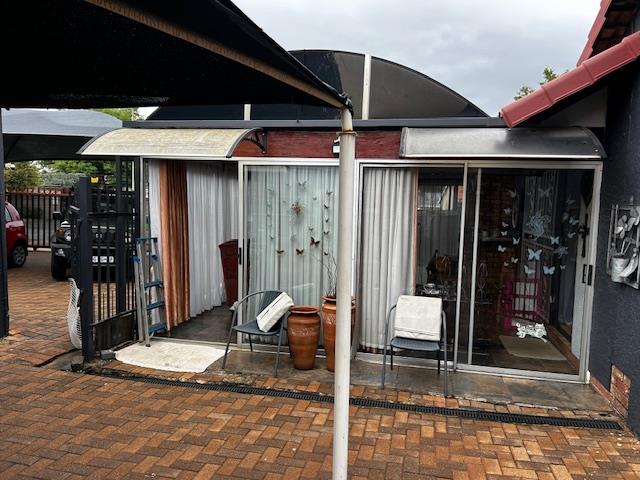 3 Bedroom Property for Sale in Brackendowns Gauteng