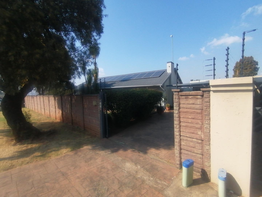 3 Bedroom Property for Sale in Verwoerdpark Gauteng