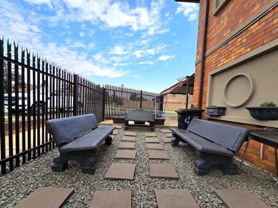 3 Bedroom Property for Sale in Roseacres Gauteng