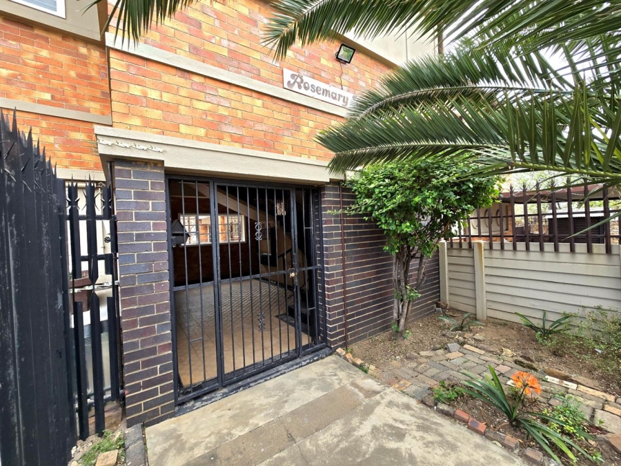 3 Bedroom Property for Sale in Roseacres Gauteng