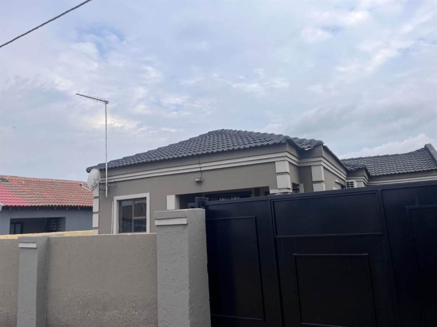3 Bedroom Property for Sale in Roodekop Gauteng