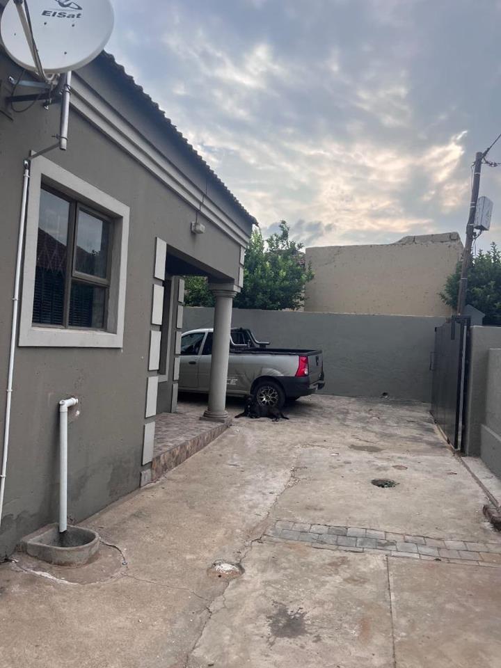 3 Bedroom Property for Sale in Roodekop Gauteng