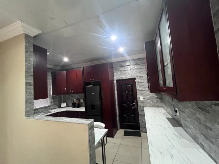 3 Bedroom Property for Sale in Roodekop Gauteng