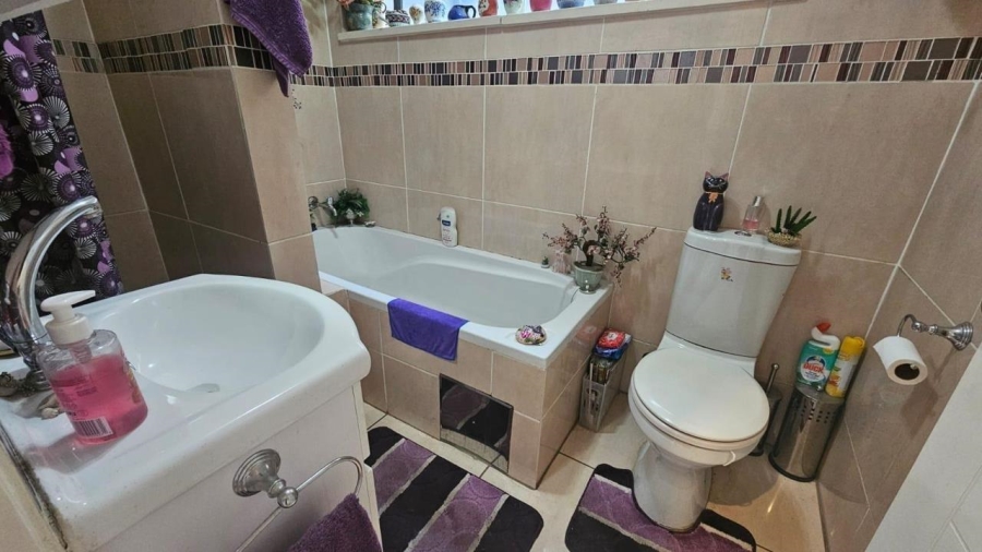 2 Bedroom Property for Sale in New Redruth Gauteng