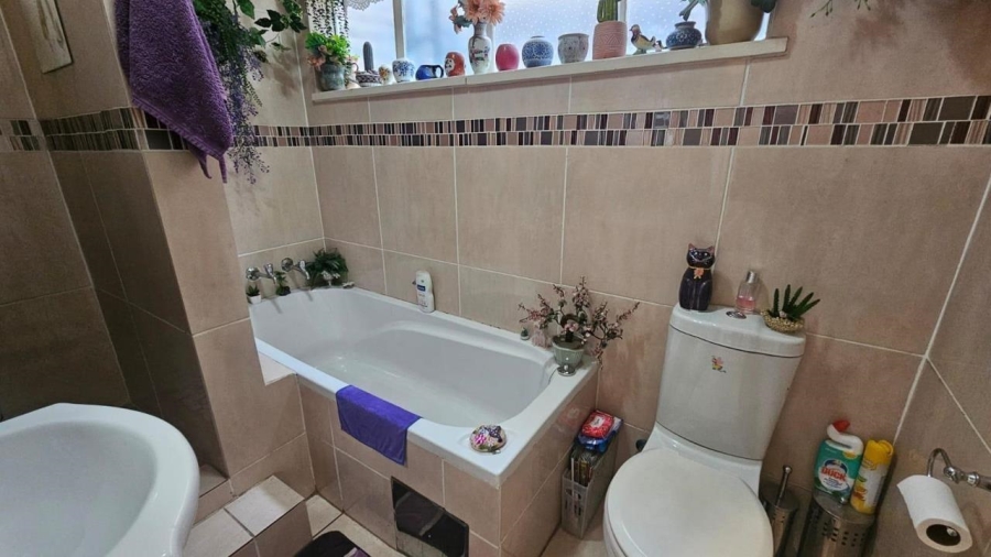 2 Bedroom Property for Sale in New Redruth Gauteng