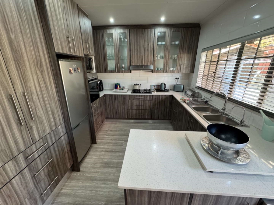 4 Bedroom Property for Sale in Brackendowns Gauteng