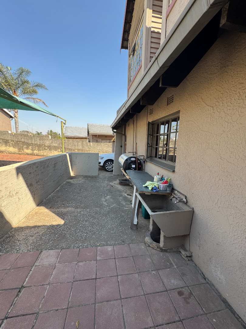 4 Bedroom Property for Sale in Brackendowns Gauteng