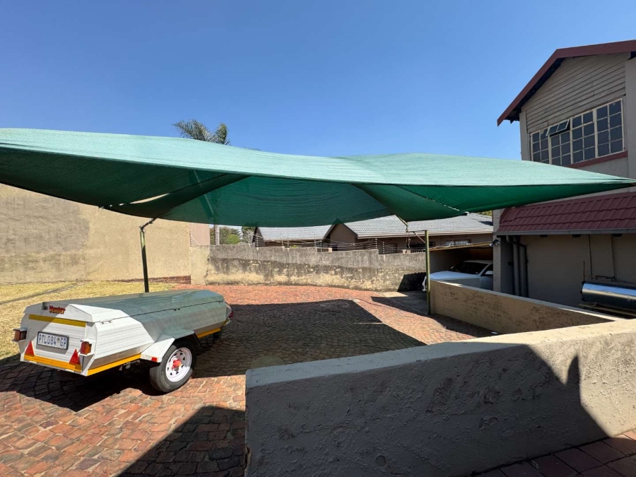 4 Bedroom Property for Sale in Brackendowns Gauteng