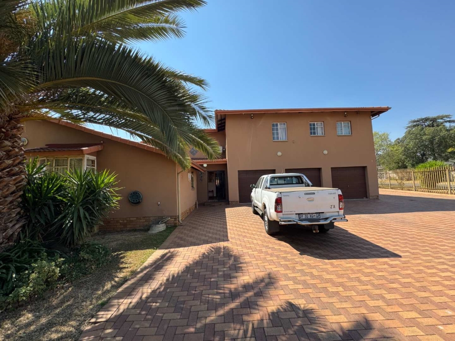 6 Bedroom Property for Sale in Brackendowns Gauteng