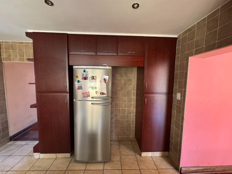 6 Bedroom Property for Sale in Brackendowns Gauteng