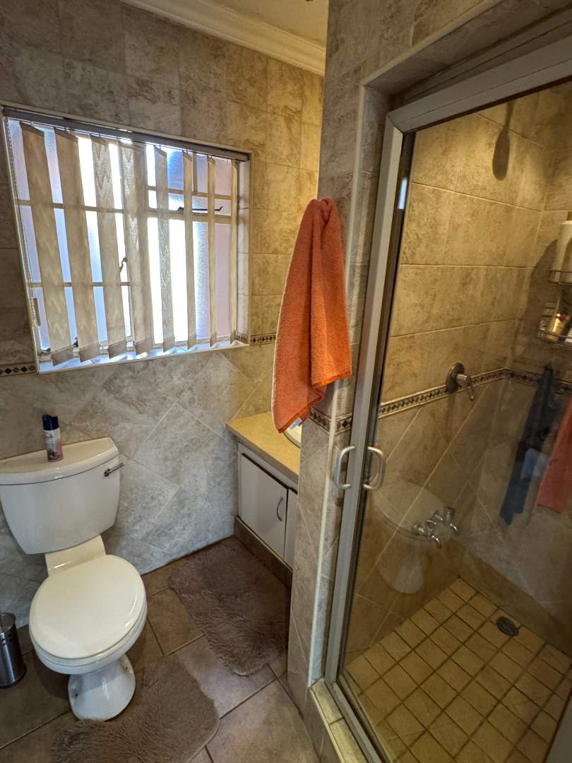 6 Bedroom Property for Sale in Brackendowns Gauteng