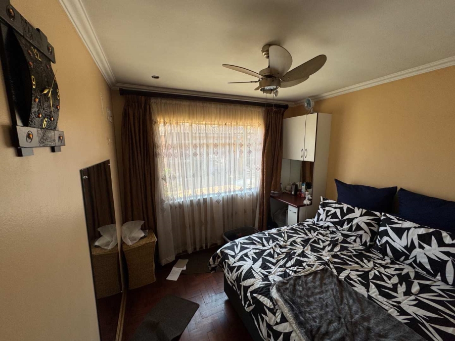6 Bedroom Property for Sale in Brackendowns Gauteng