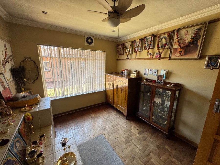 6 Bedroom Property for Sale in Brackendowns Gauteng