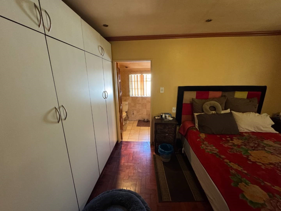 6 Bedroom Property for Sale in Brackendowns Gauteng