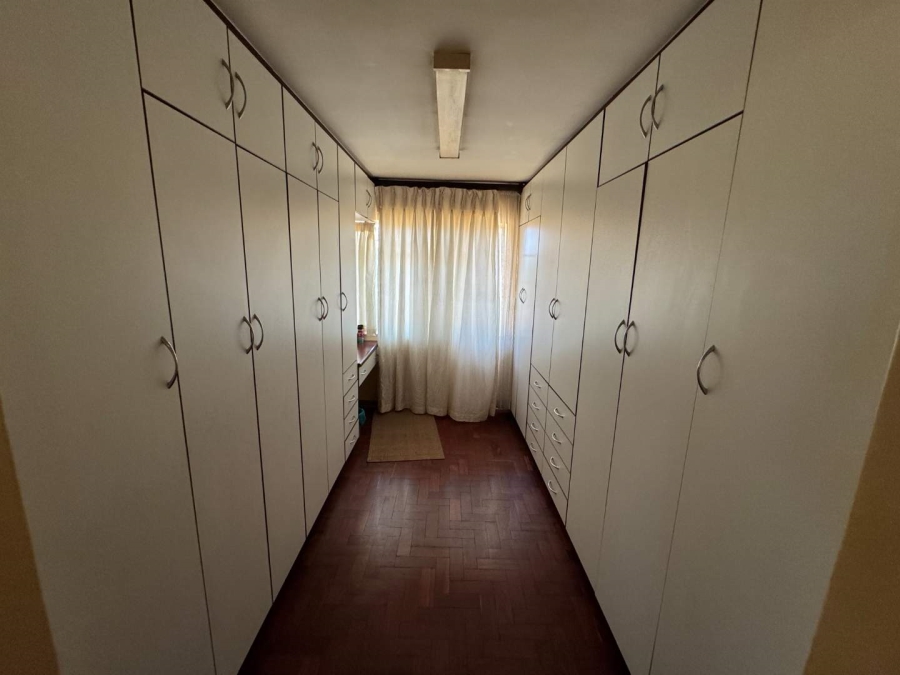 6 Bedroom Property for Sale in Brackendowns Gauteng