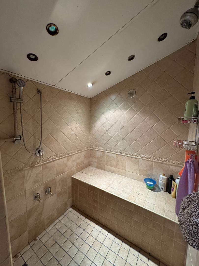 6 Bedroom Property for Sale in Brackendowns Gauteng