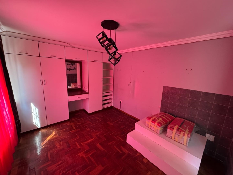 6 Bedroom Property for Sale in Brackendowns Gauteng