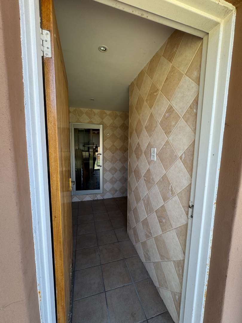 6 Bedroom Property for Sale in Brackendowns Gauteng