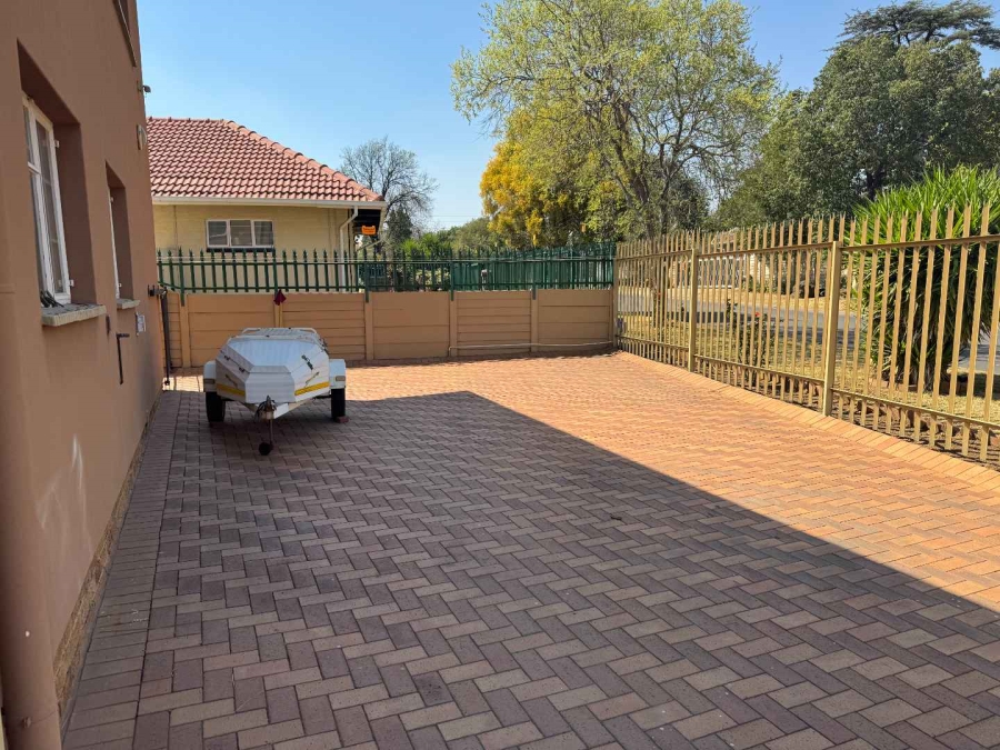 6 Bedroom Property for Sale in Brackendowns Gauteng
