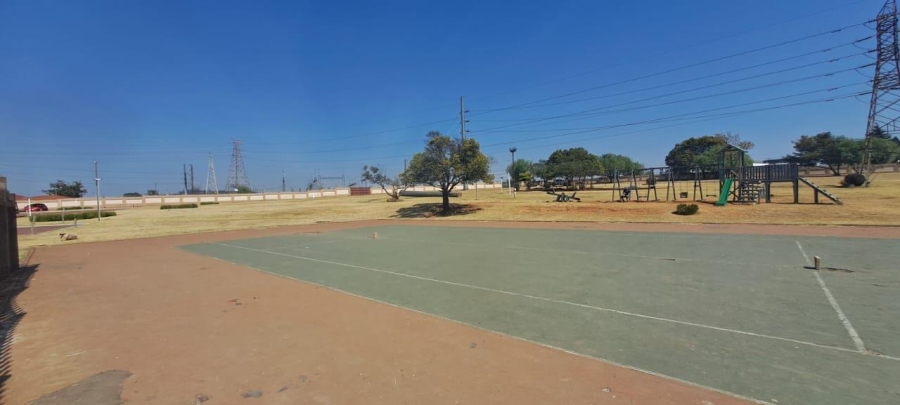 1 Bedroom Property for Sale in Mondeor Gauteng
