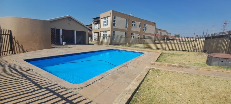 1 Bedroom Property for Sale in Mondeor Gauteng