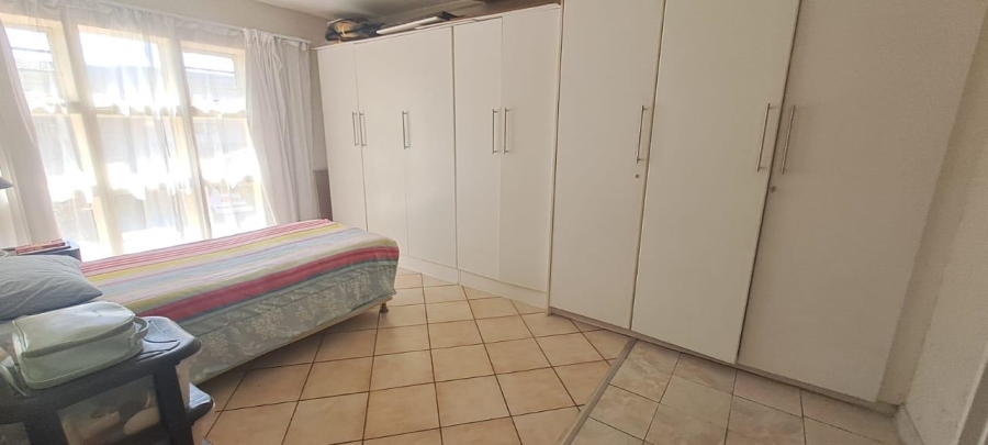1 Bedroom Property for Sale in Mondeor Gauteng