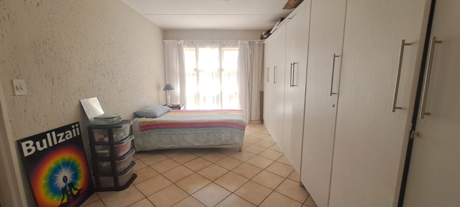 1 Bedroom Property for Sale in Mondeor Gauteng