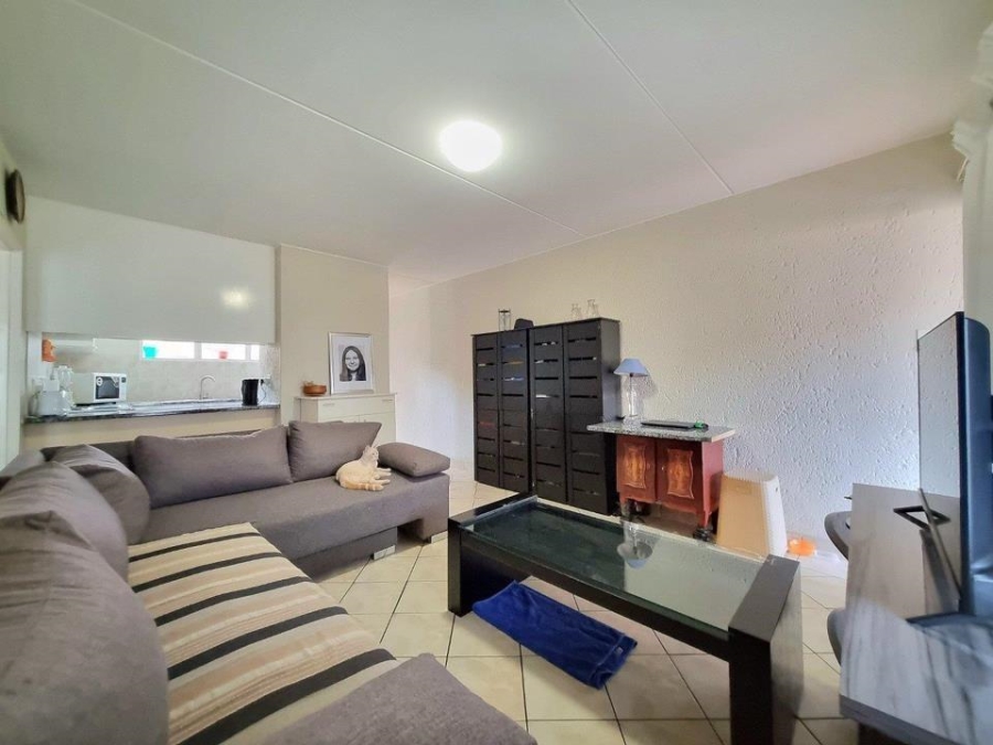 1 Bedroom Property for Sale in Mondeor Gauteng