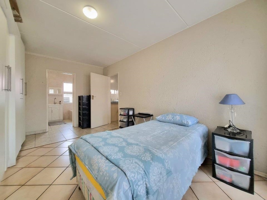 1 Bedroom Property for Sale in Mondeor Gauteng