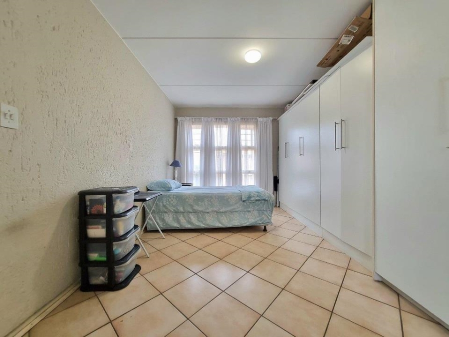 1 Bedroom Property for Sale in Mondeor Gauteng