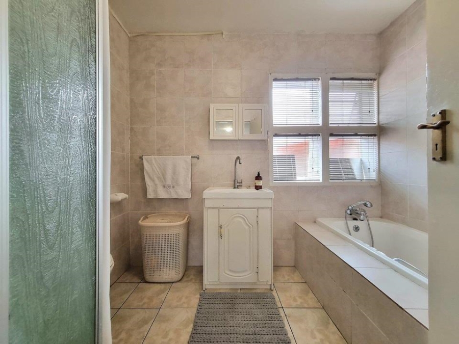 1 Bedroom Property for Sale in Mondeor Gauteng