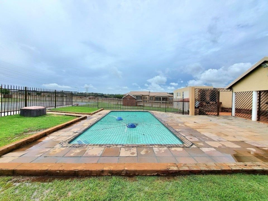 1 Bedroom Property for Sale in Mondeor Gauteng