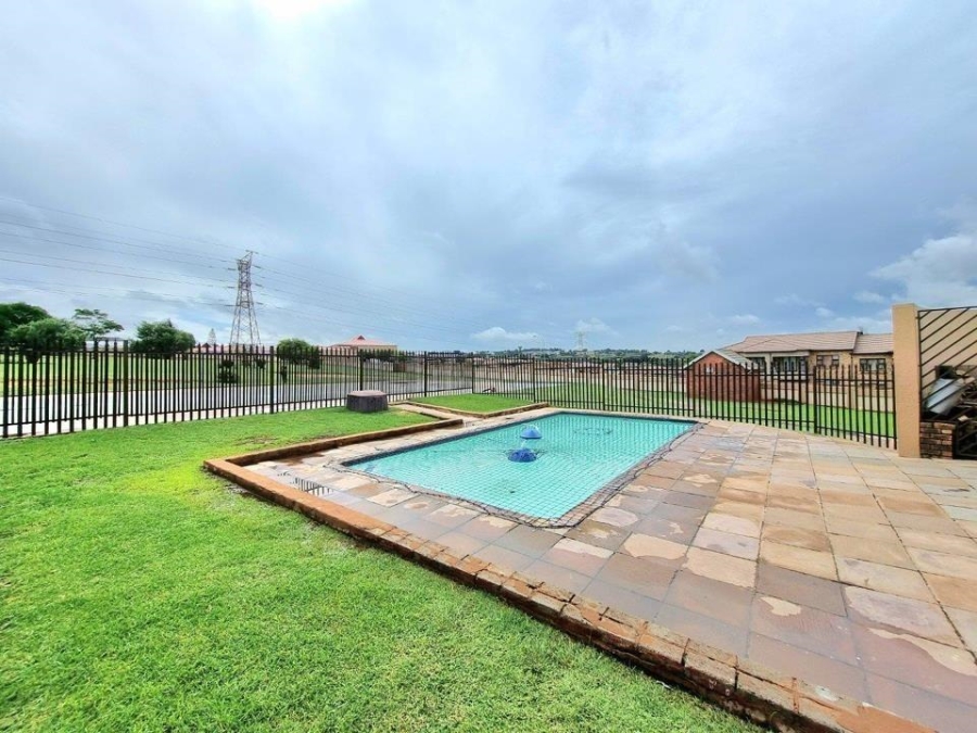 1 Bedroom Property for Sale in Mondeor Gauteng