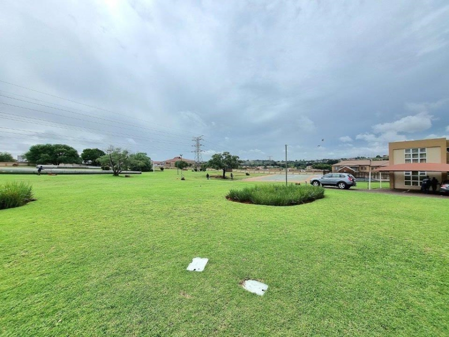 1 Bedroom Property for Sale in Mondeor Gauteng