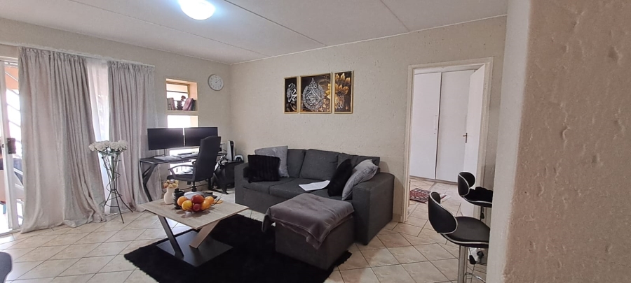 1 Bedroom Property for Sale in Mondeor Gauteng